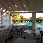 Dolphin Kastraki Apart Otel 4*